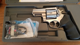 Ruger Super Redhawk Alaskan 44 Mag  First look out of the box [upl. by Miarhpe287]