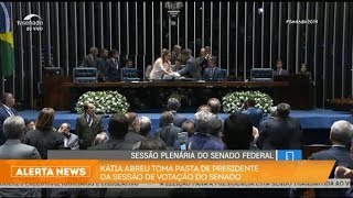 Tumulto no Senado Kátia Abreu toma pasta de presidente da sessão de votação [upl. by Cailly]