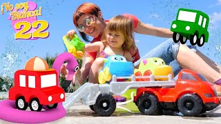 Bianca juega con los 4 coches coloreados Los coches de juguetes Vídeos para niños pequeños [upl. by Asilad37]