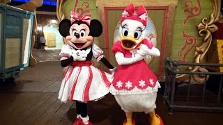 Minnie Mouse and Daisy Duck in Christmas Outfits meet at Mickeys Very Merry Christmas Party 2015 [upl. by Harolda257]