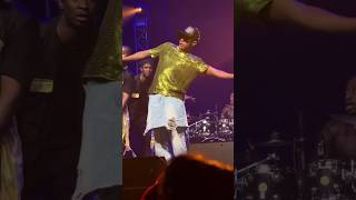 Innossb danse mopacho au concert de yemi alade 🇫🇷 🔥🔥 innossb paris brazzaville congo [upl. by Aikemal]