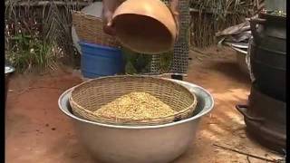 Cashing in with parboiled rice video in Moore language [upl. by Siwel]