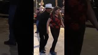 QUE BIEN BAILA EL HOMBRE DE NEGRO [upl. by Lebar]