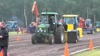 John Deere 3040 bij trekkerslep Schoonebeek 2013 [upl. by Harewood]