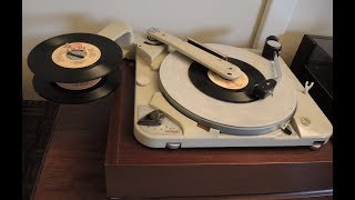 Thorens TD224 Record Changer  Changing 45 RPM Records [upl. by Auhsuj979]