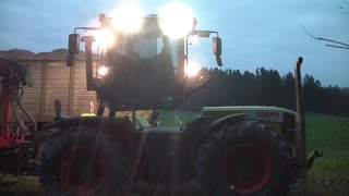 Claas Xerion Trac VC und Jenz Hacker im Einsatz wood chipper shredder in action [upl. by Horvitz772]