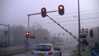 Spoorwegovergang Zwolle  Dutch railroad crossing [upl. by Francois]