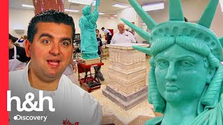 Sorprendente pastel idéntico a la Estatua de la Libertad de 4 metros  Cake Boss  Discovery HampH [upl. by Annel]