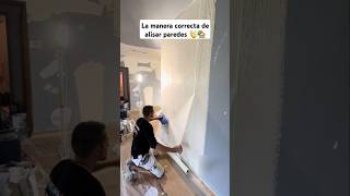 La manera correcta de alisar paredes 👏🏡 construction skills painting usa mexico [upl. by Nonnel668]