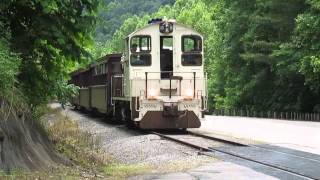 Big South Fork Scenic Railway Stearns and Barthell Kentucky Train Ride Through Tunnel amp Rain [upl. by Nnylram]