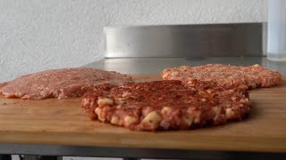 pljeskavica gurmanska punjena sarska i ljuta na vasem meniju od danasbalkan burger [upl. by Yadrahc]