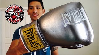 Everlast 1910 Classic Pro Fight Glove REVIEW NICE PERFORMANCE BUT OVERPRICED [upl. by Nylak]