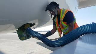 Lavatory Service Boeing 737800 [upl. by Orfinger862]