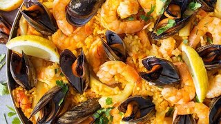 البايلا الطبق الإسباني الشهير بفواكه البحر  Spanish Paella [upl. by Dnomayd]