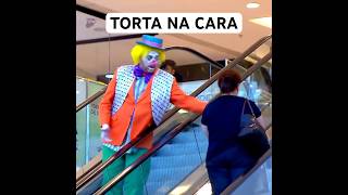 METEU A TORTA NA CARA DELA KKKKK PEGADINHA shorts [upl. by Ashatan894]