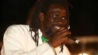 Africain a Paris  Tiken Jah Fakoly [upl. by Samaj]