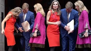 OEPS  Koningin Máxima bijna onderuit amp Mathilde verliest schoen [upl. by Shaia]