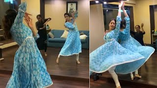 Janhvi Kapoor Spellbound Dance Performance  Fantastic  Manastars [upl. by Akimahc]