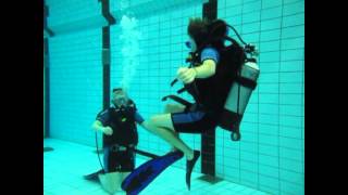 Tauchen lernenOpen Water Diver Poolstunde [upl. by Sloane]