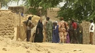 Larmée malienne traque les terroristes sur lîle de Kadji  0403 [upl. by Whitcomb]