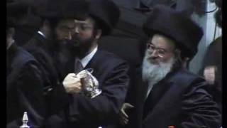 Simchas beis viznitz  Rabbi menachem mendels entry נישואין ויזניץ [upl. by Jemimah]