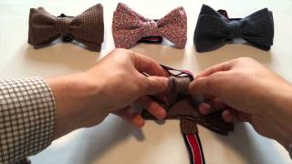 How to tie a bow tie on a table  Comment nouer un noeud papillon à plat [upl. by Llertnor]