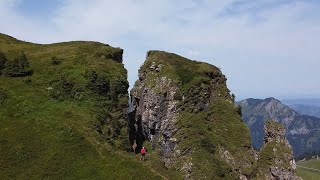 Erlebnis Bregenzerwald Die quotGespaltene Fluhquot mit Wanderung zum Hochblanken in den Damülser Bergen [upl. by Ailasor]