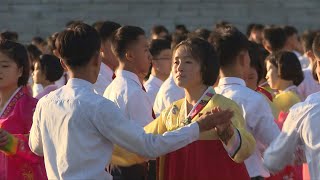 Danses à Pyongyang pour célébrer Kim Jong Il  AFP News [upl. by Trotta479]