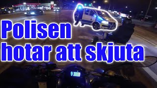 quotKör ni mot mig så skjuter jagquot  Stannade av polisen [upl. by Neleb562]