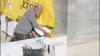 Fermer un espace couvert avec des blocs de béton cellulaire  Tuto bricolage avec Robert [upl. by Sonnnie110]