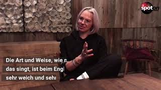 Stefanie Heinzmann im Interview Darum singt sie nicht auf Deutsch [upl. by Yatnahs]