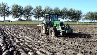 John Deere 7800 maisland ploegen 2013 [upl. by Javier479]