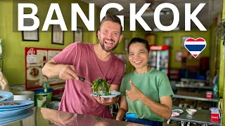 YOU WON’T BELIEVE THESE BANGKOK STREET FOOD PRICES 🇹🇭 everyone can eat here [upl. by Ahsats510]