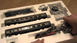 Opening the Digital Passenger Set by Bachmann Part 1 of 2 [upl. by Georgy]