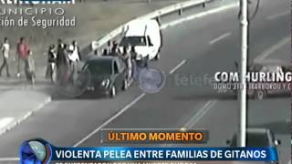 Pelea entre familias de gitanos  Telefe Noticias [upl. by Dagney998]