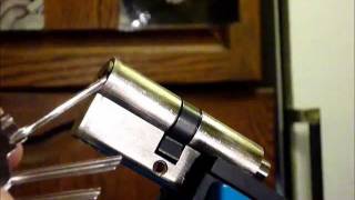 Lock Picking Tutorial On Using The Right TENSION WRENCH To Pick Thumbturn Euro Cylinder Locks [upl. by Kelvin]