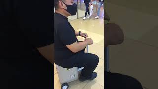 Smart Scooter Suitcase  Airwheel SE3S [upl. by Shaper]