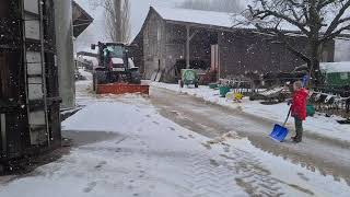 Schneeräumen mit dem Case iH Maxxum 110🚜 [upl. by Amarillas]