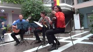 Neutraublinger Gitarrentrio  Paris Tango von Alberto López Buchardo [upl. by Kostman]