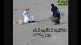 سعودي يحاول الانتحار وتصرف رجل أمن شجاعbrave saudi [upl. by Ordnas]