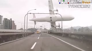 ¡IMPACTANTE Cámara capta accidente de TransAsia [upl. by Razaele]