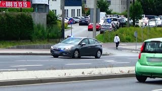 Horn Alarmowo nieoznakowany Opel Astra Policyjni wywiadowcy KMP BielskoBiała do zdarzenia [upl. by Oiluig]