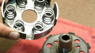 Vespa Clutch Rebuild  Scooter Mercato [upl. by Arriaes]