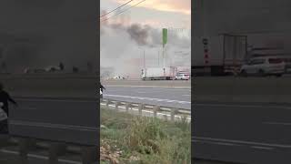 Explota estación de servicio y vuelan escombros por el aires [upl. by Meil545]