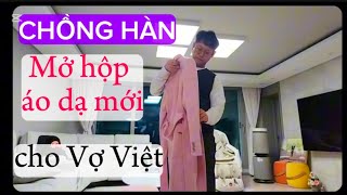 CHỒNG HÀN ĐẶT ÁO DẠ MỚI CHO VỢ VIỆT [upl. by Gnod]