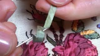 Conseils et Astuces  Broderie au ruban  Démarrer une aiguillée [upl. by Navanod]