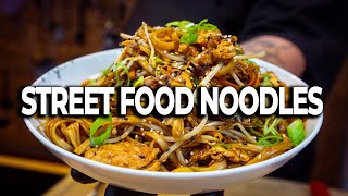 Street Food Asia Nudeln  Mit gebratenem Hähnchenfleisch  Rezeptvideo by Bernd Zehner [upl. by Landry934]