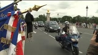 Hommage aux 4 soldats tués  les familles se recueillent aux Invalides [upl. by Berry390]