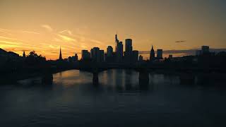 Sonnenuntergang über der Frankfurt von der Flösserbrücke  Timelapse Sunset Frankfurt Skyline [upl. by Yejus]