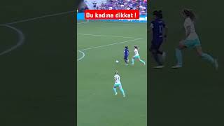 Böyle kadın futbolcu gördünüzmüHerkesi ezdi geçtiAbone ol beğenpaylaş kadın futbol bayan [upl. by Wake]